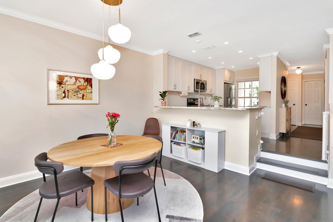 Image 5 of 19 For 5222 Russell Street 23