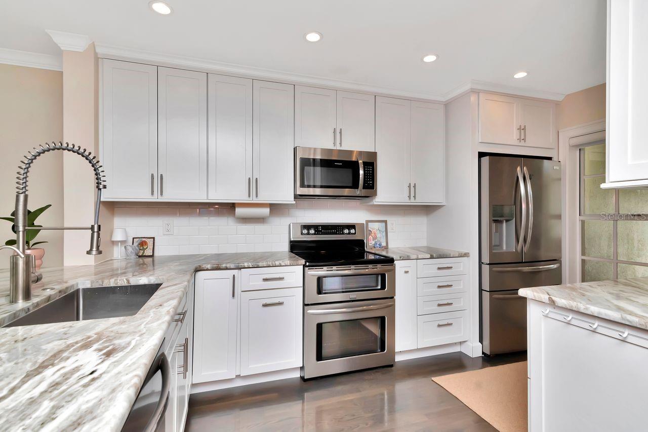 Image 7 of 19 For 5222 Russell Street 23