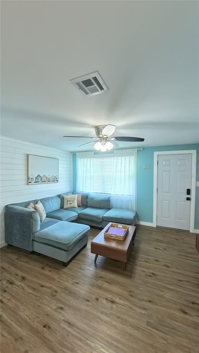 Image 4 of 16 For 10517 114th Terrace