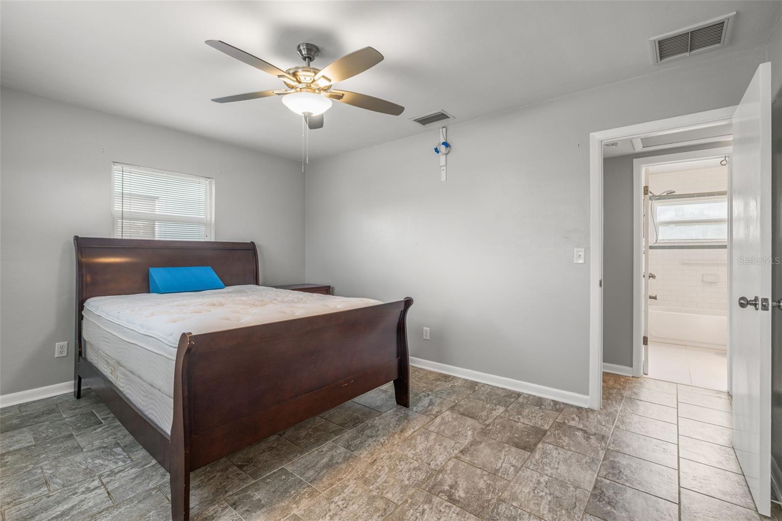 Image 15 of 26 For 3252 21st Place Sw