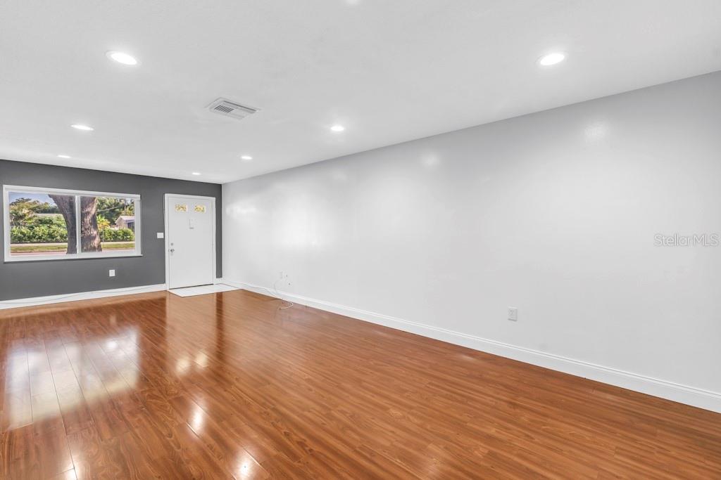 Image 4 of 24 For 5870 38th Avenue N 41