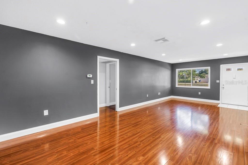 Image 5 of 24 For 5870 38th Avenue N 41