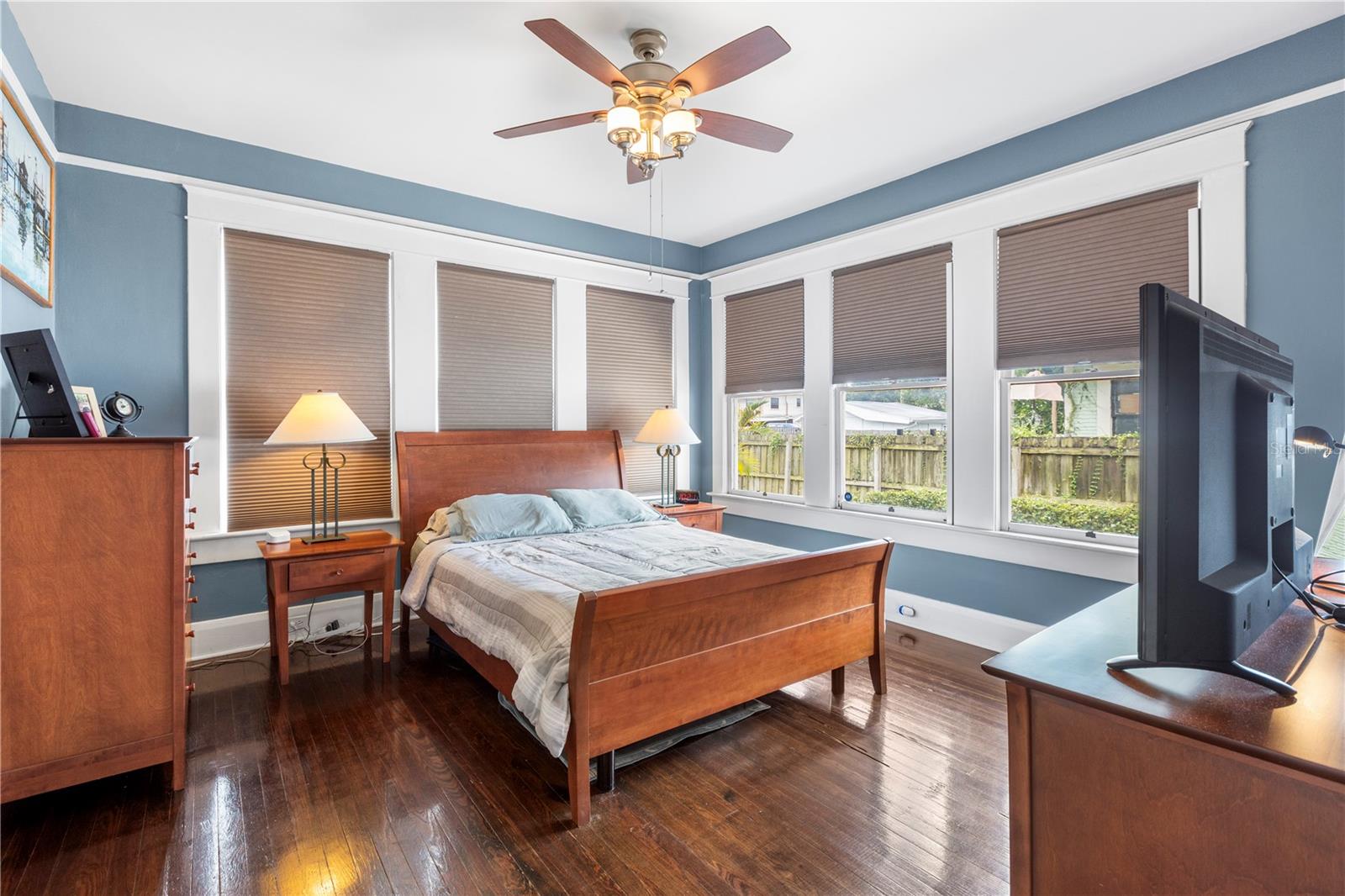Image 15 of 47 For 5707 Miami Avenue