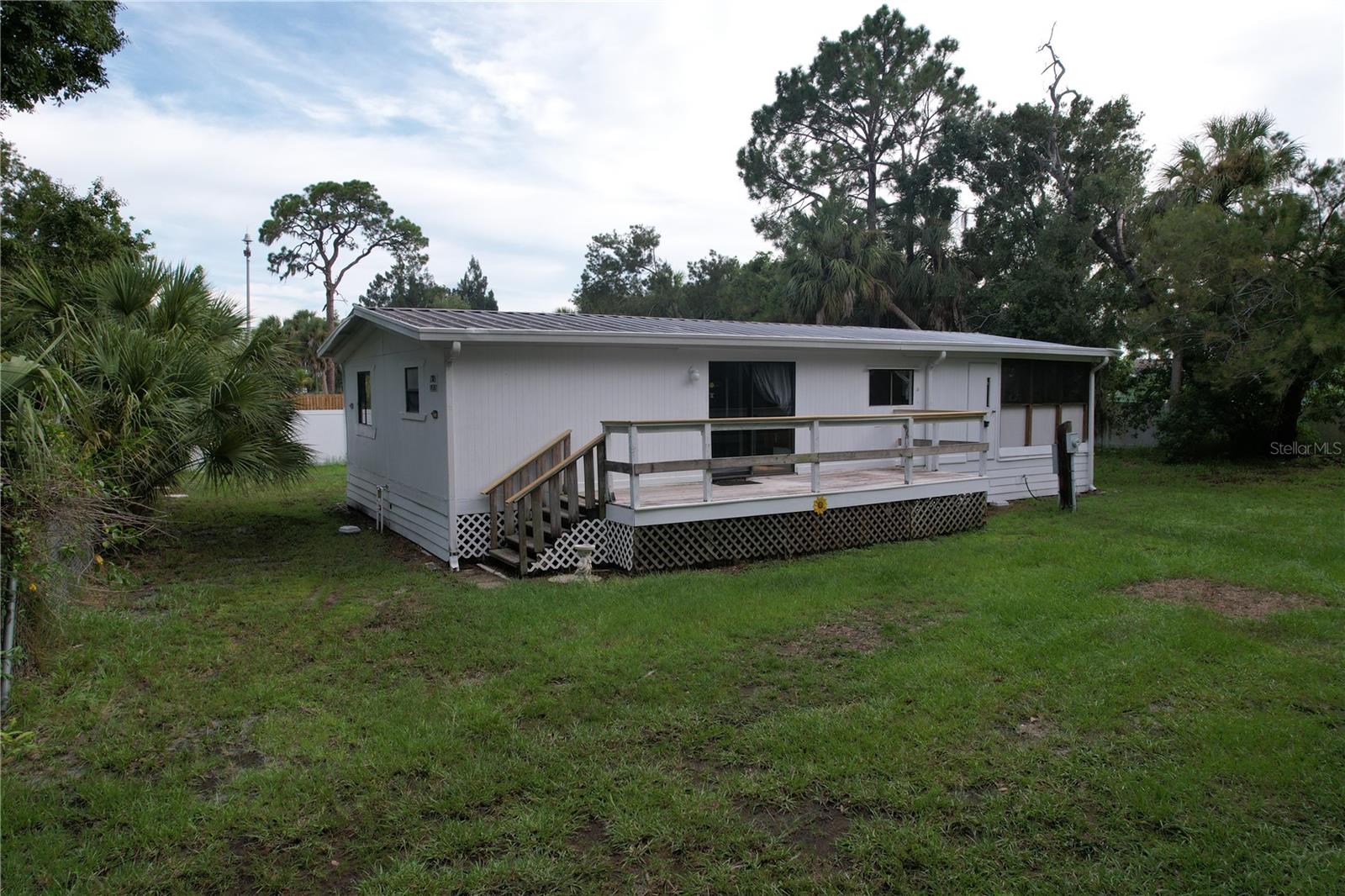 Listing photo id 8 for 1305 Sweeney Dr