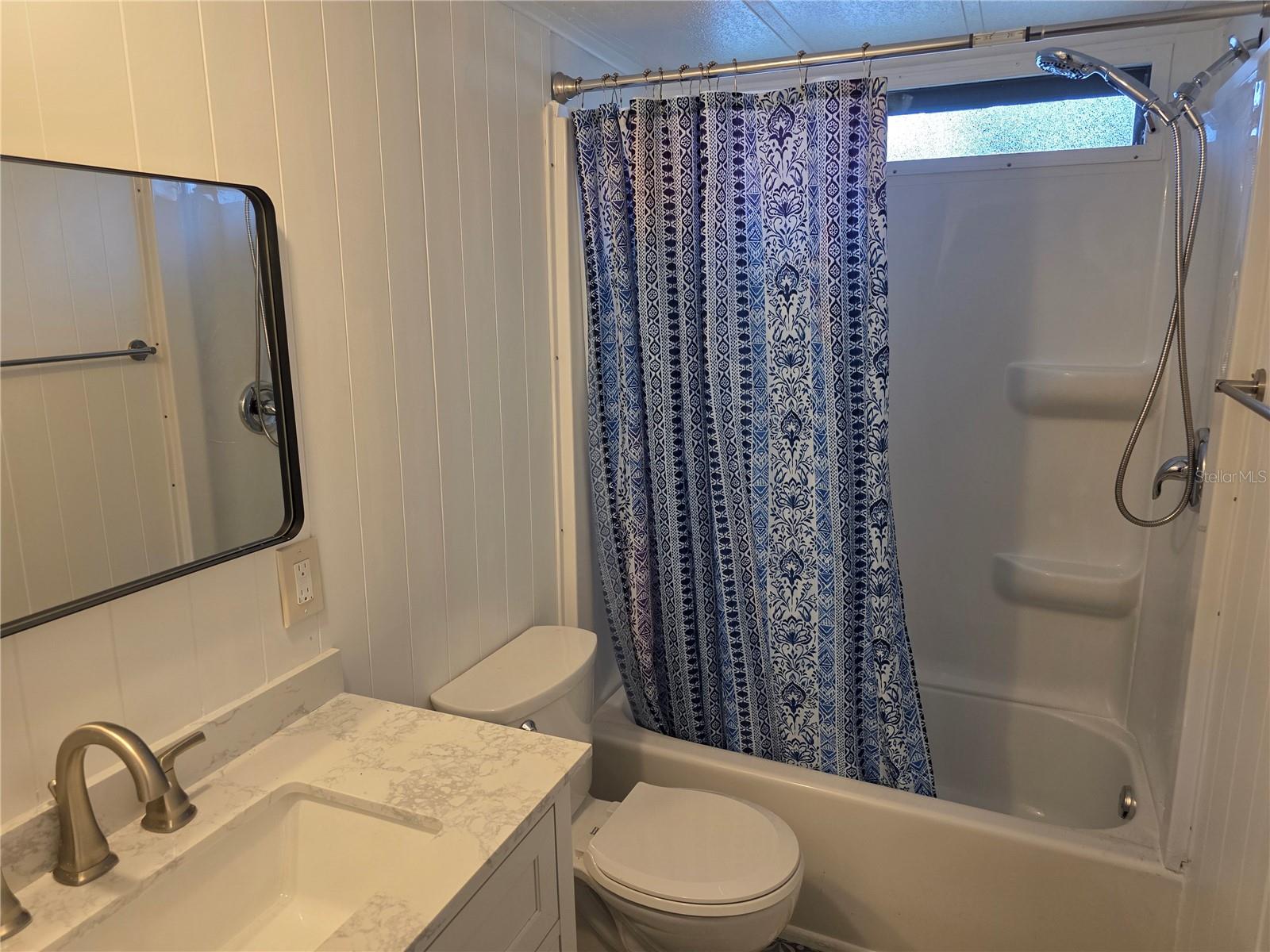 Listing photo id 12 for 1305 Sweeney Dr