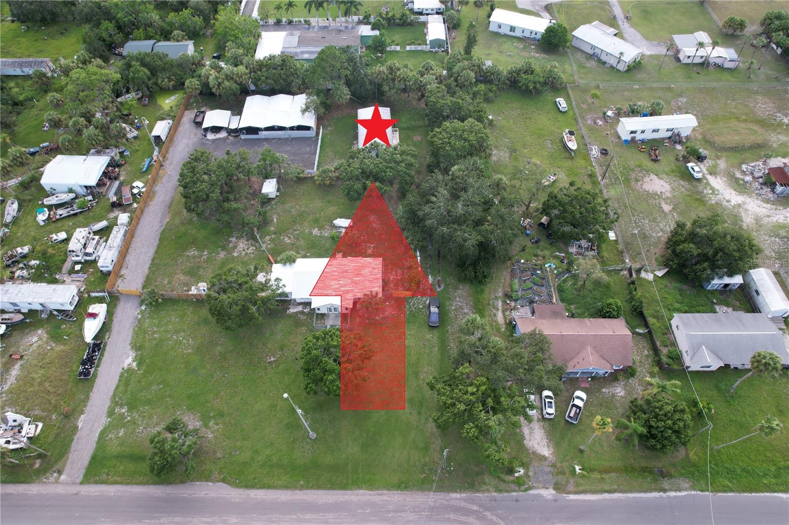 Listing photo id 16 for 1305 Sweeney Dr