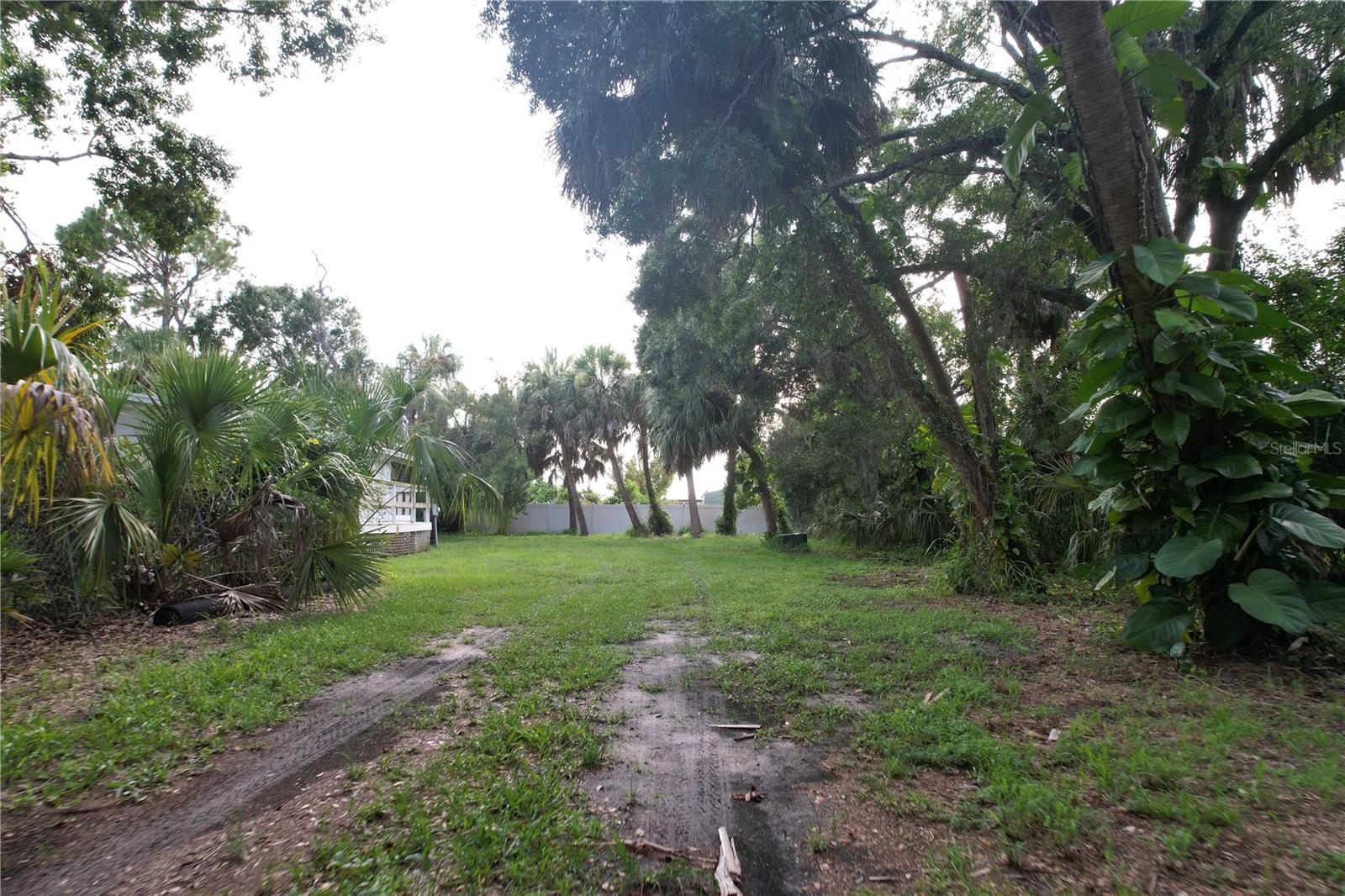 Listing photo id 26 for 1305 Sweeney Dr