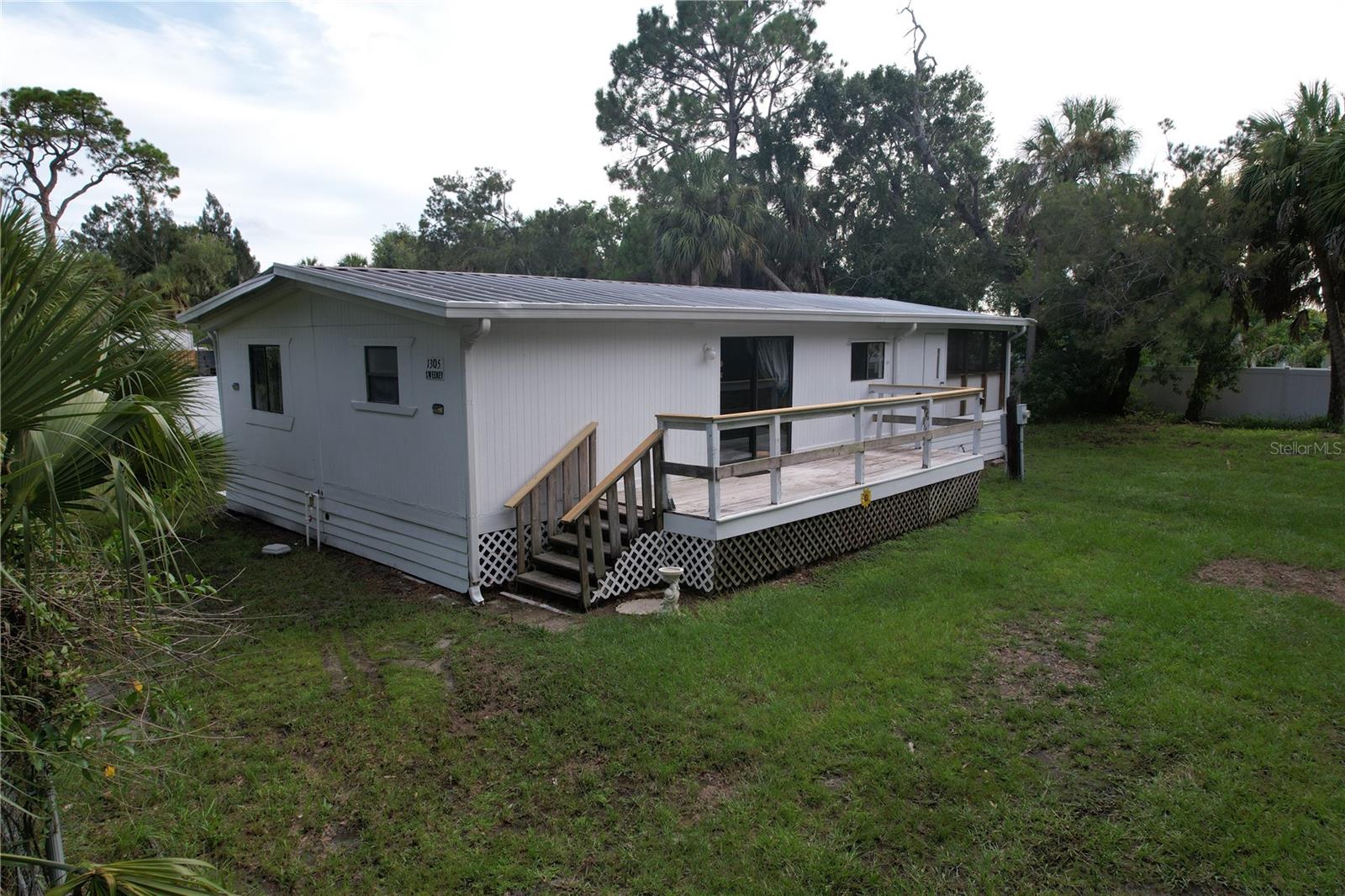 Listing photo id 27 for 1305 Sweeney Dr