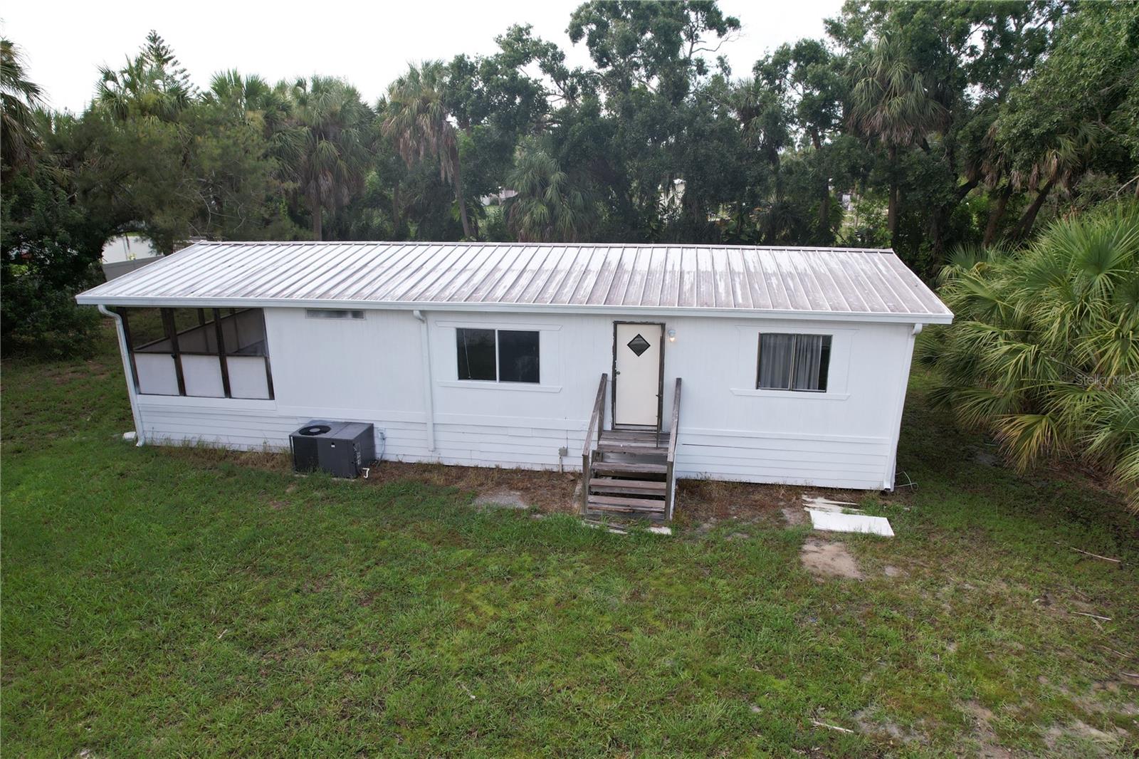 Listing photo id 1 for 1305 Sweeney Dr