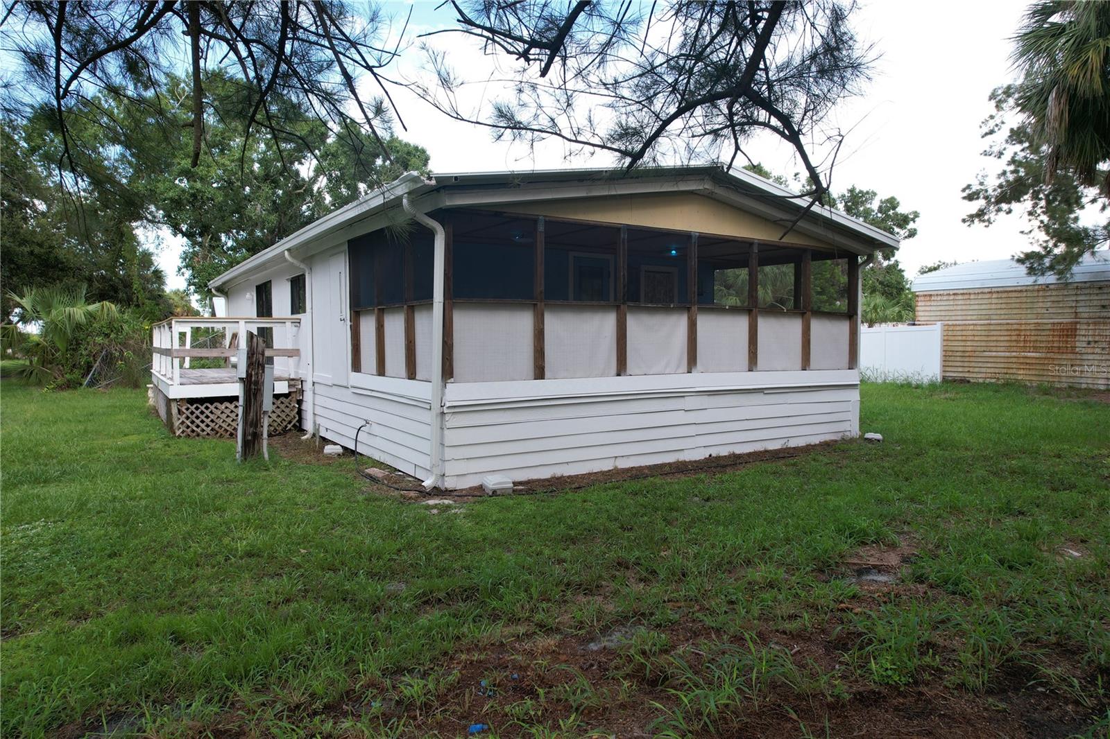 Listing photo id 3 for 1305 Sweeney Dr