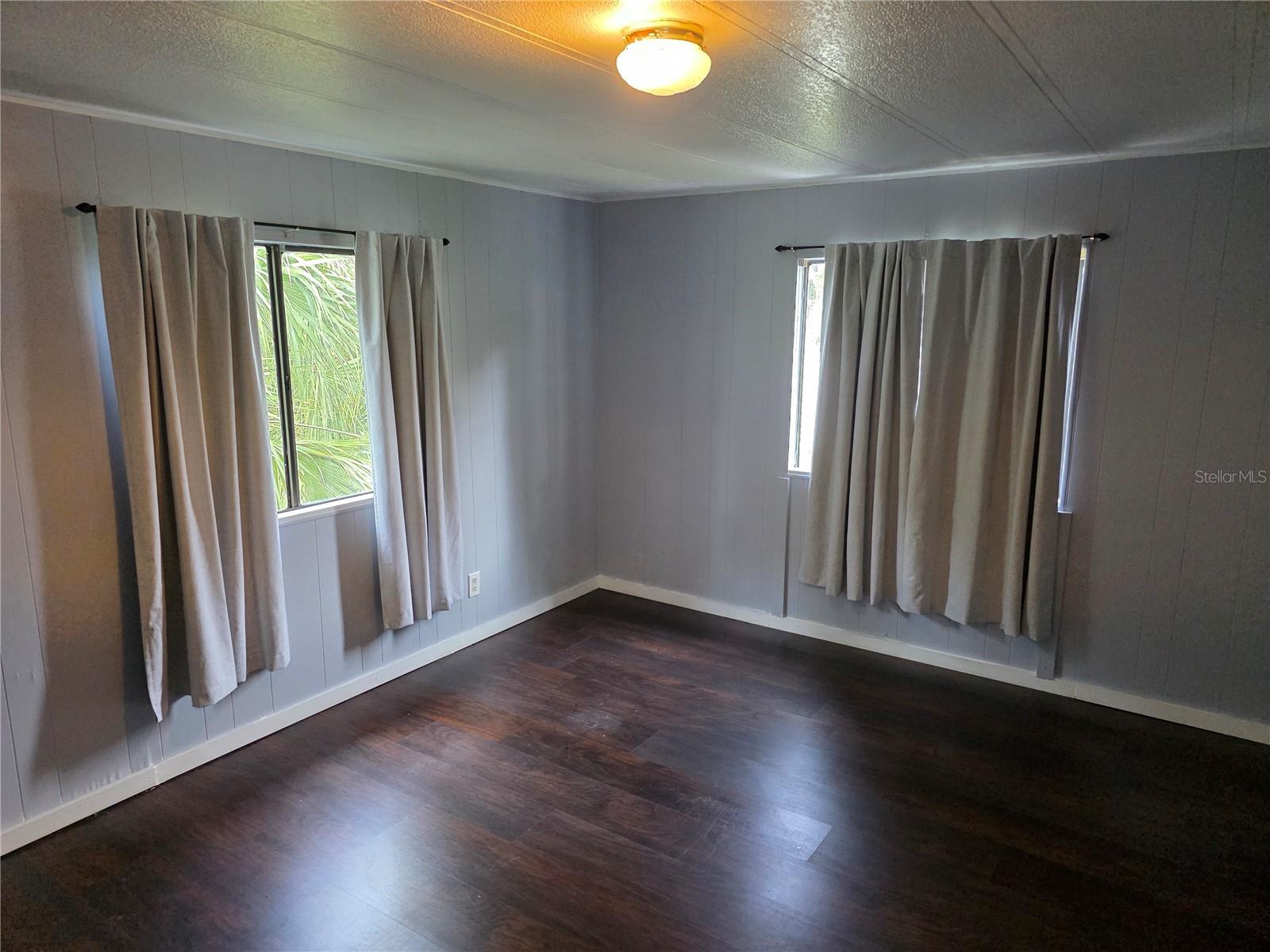 Listing photo id 6 for 1305 Sweeney Dr