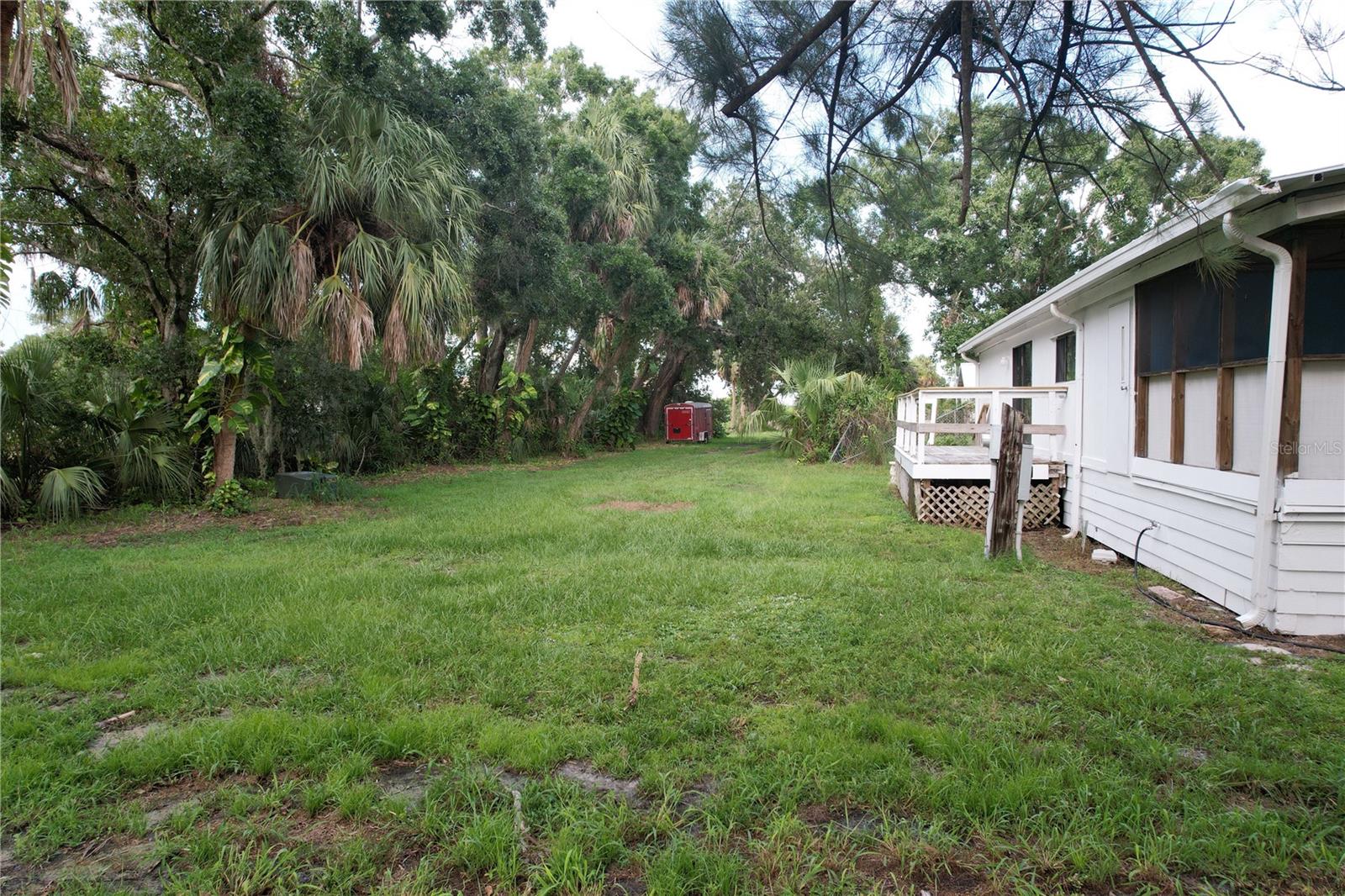 Listing photo id 7 for 1305 Sweeney Dr