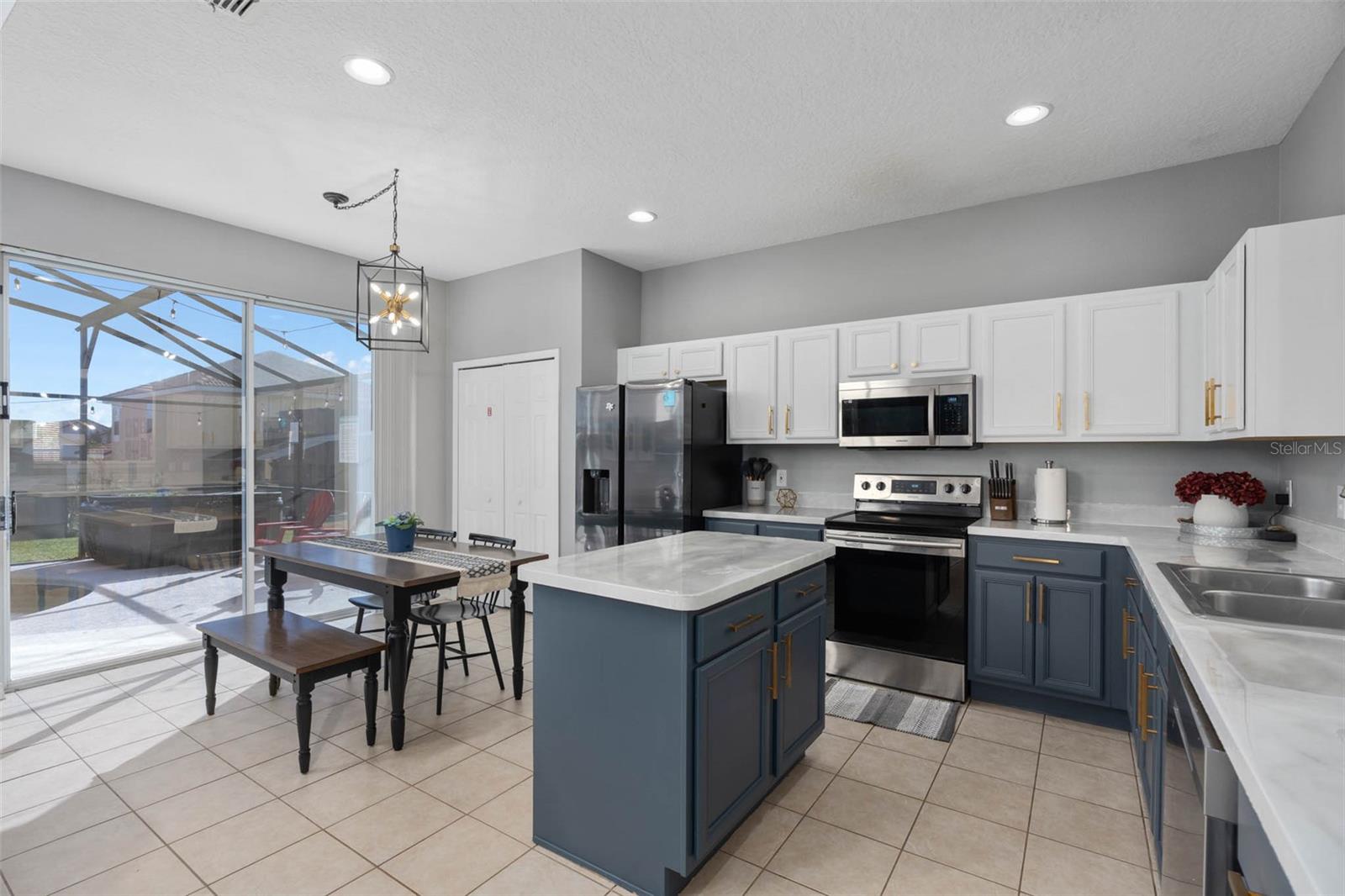 Image 15 of 59 For 248 Carrera Avenue