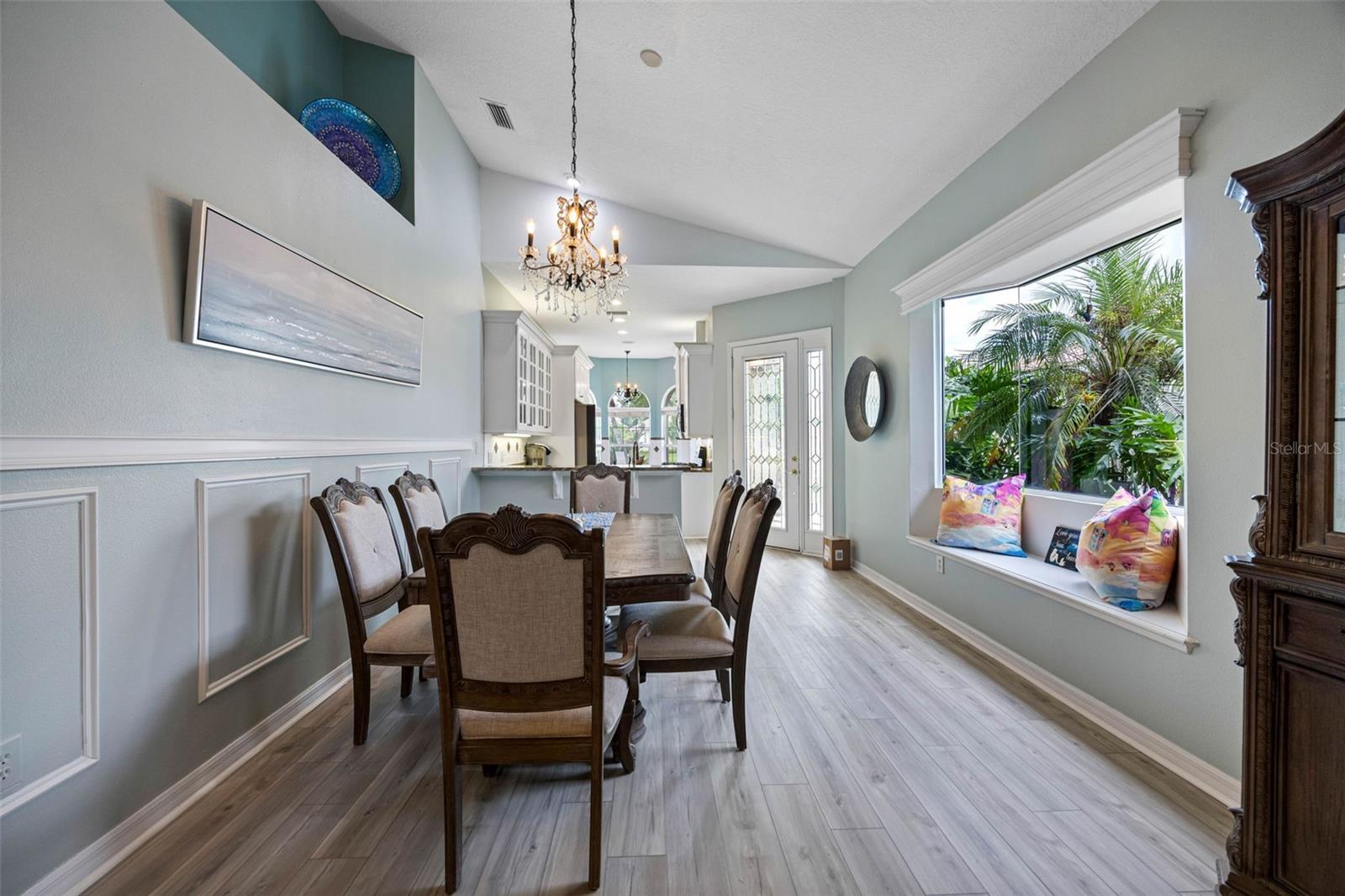 Image 13 of 45 For 7608 Teal Trace