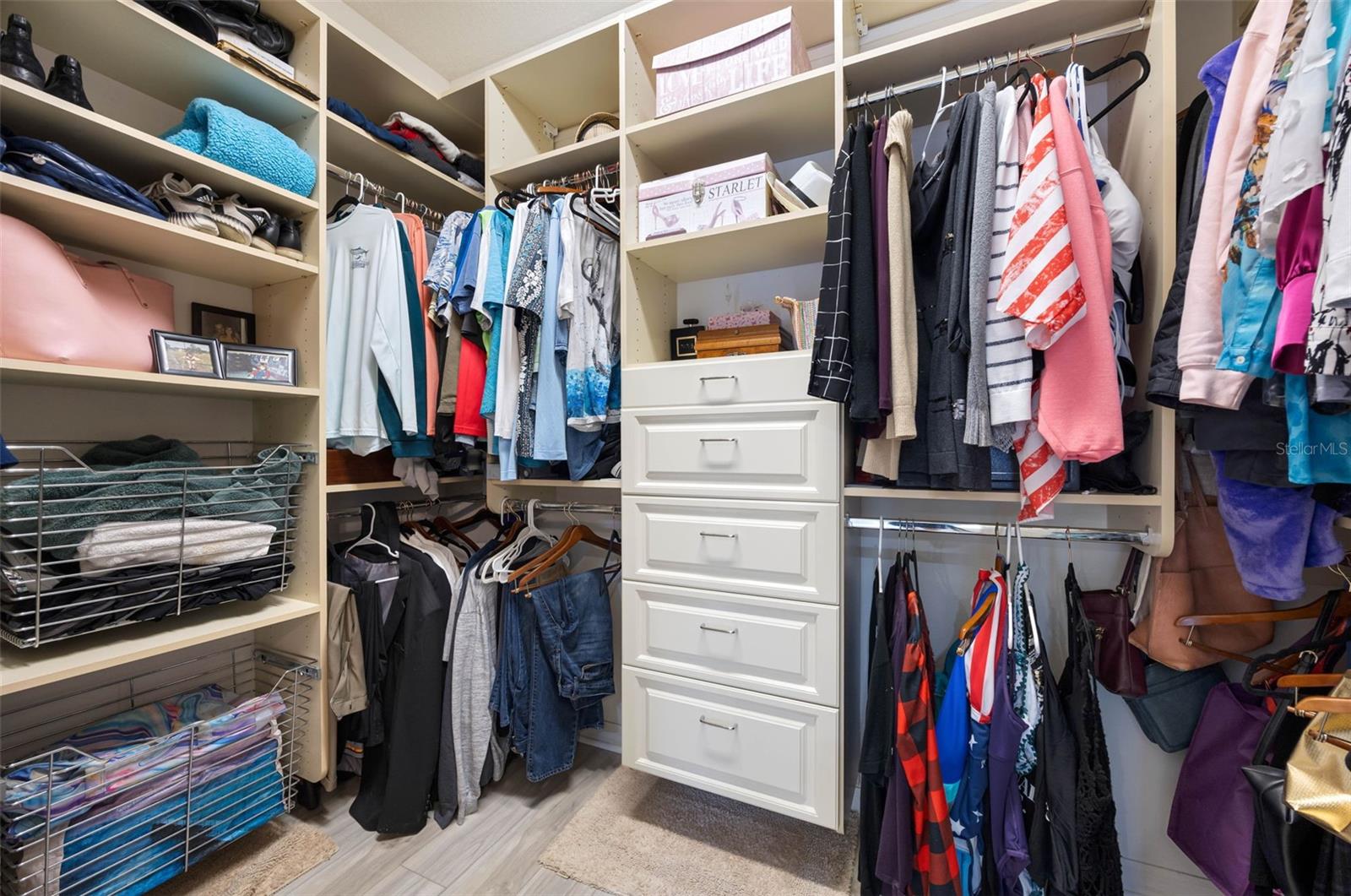 Image 32 of 45 For 7608 Teal Trace