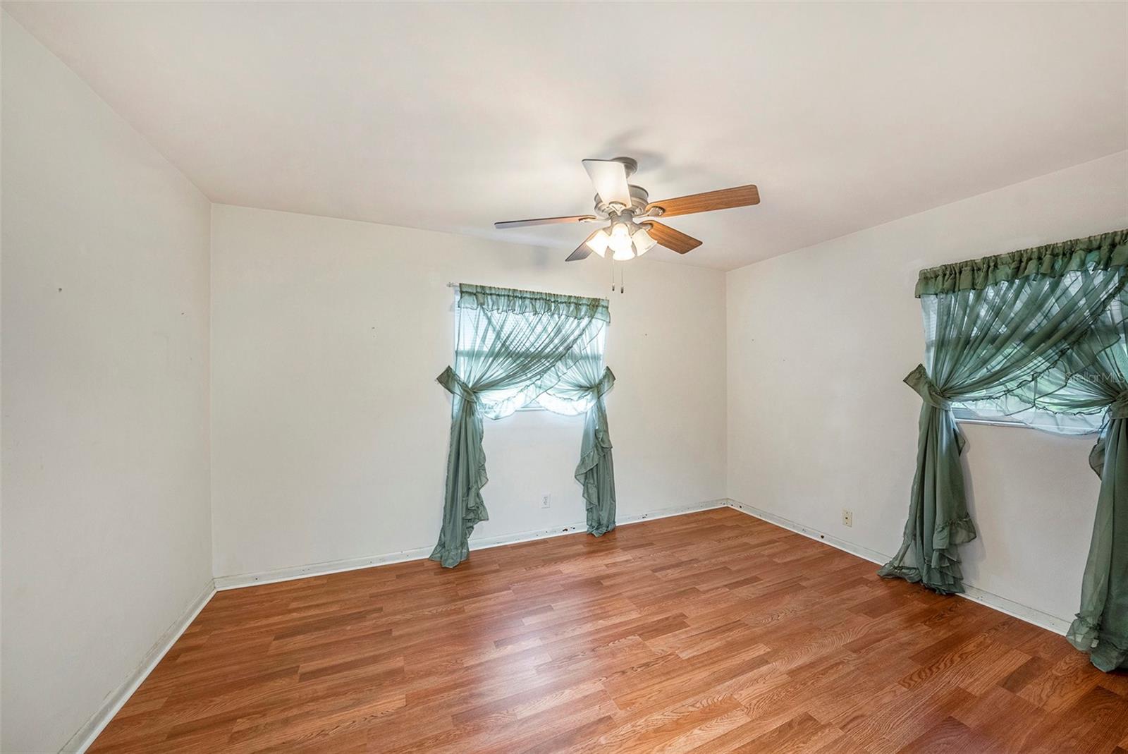 Image 11 of 21 For 207 Seneca Avenue