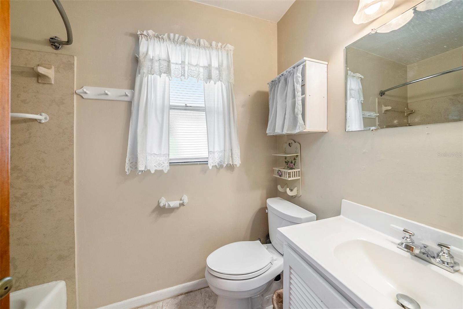 Image 14 of 21 For 207 Seneca Avenue
