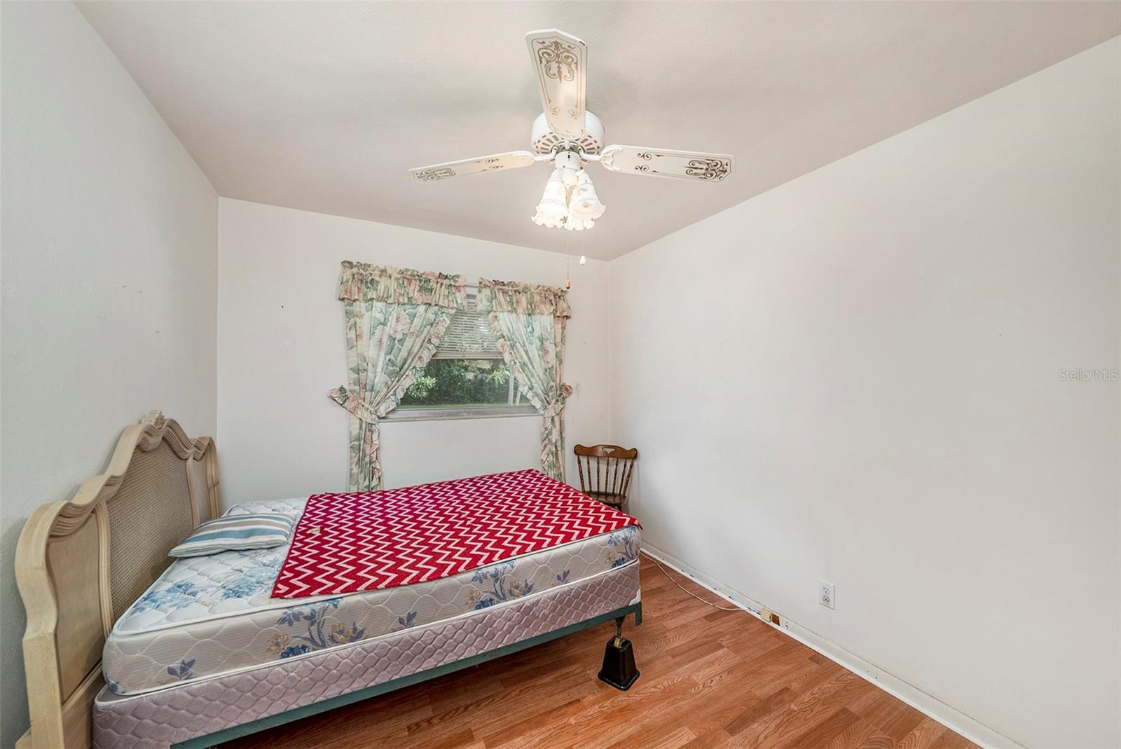 Image 15 of 21 For 207 Seneca Avenue