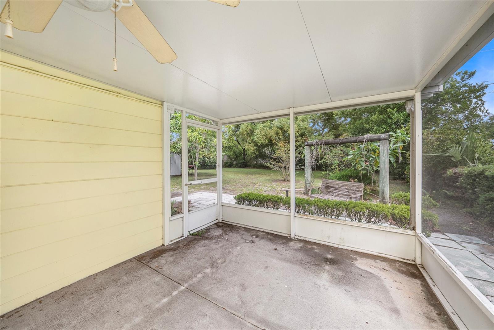 Image 17 of 21 For 207 Seneca Avenue