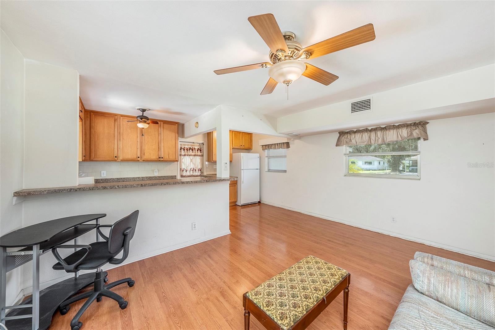 Image 7 of 21 For 207 Seneca Avenue
