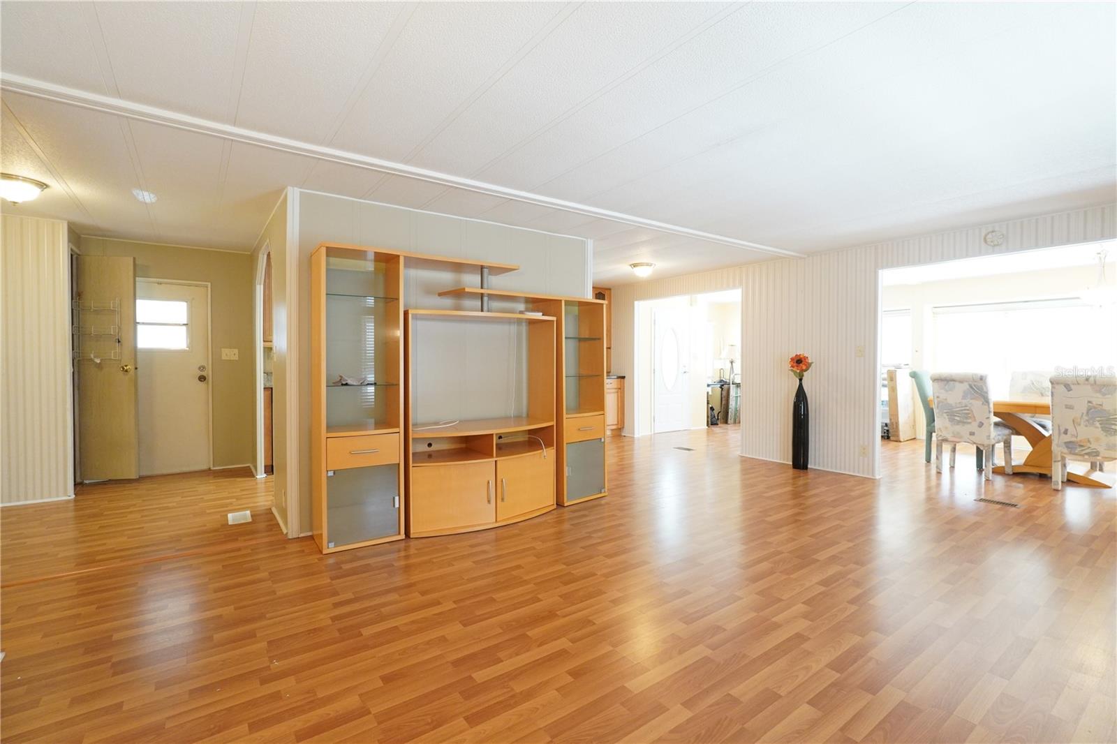 Image 13 of 41 For 82310 1st Avenue N 310