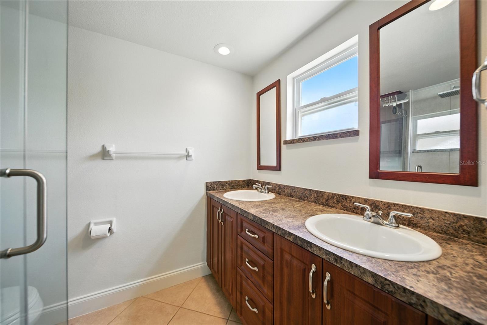 Image 17 of 37 For 12407 Partridge Hill Row