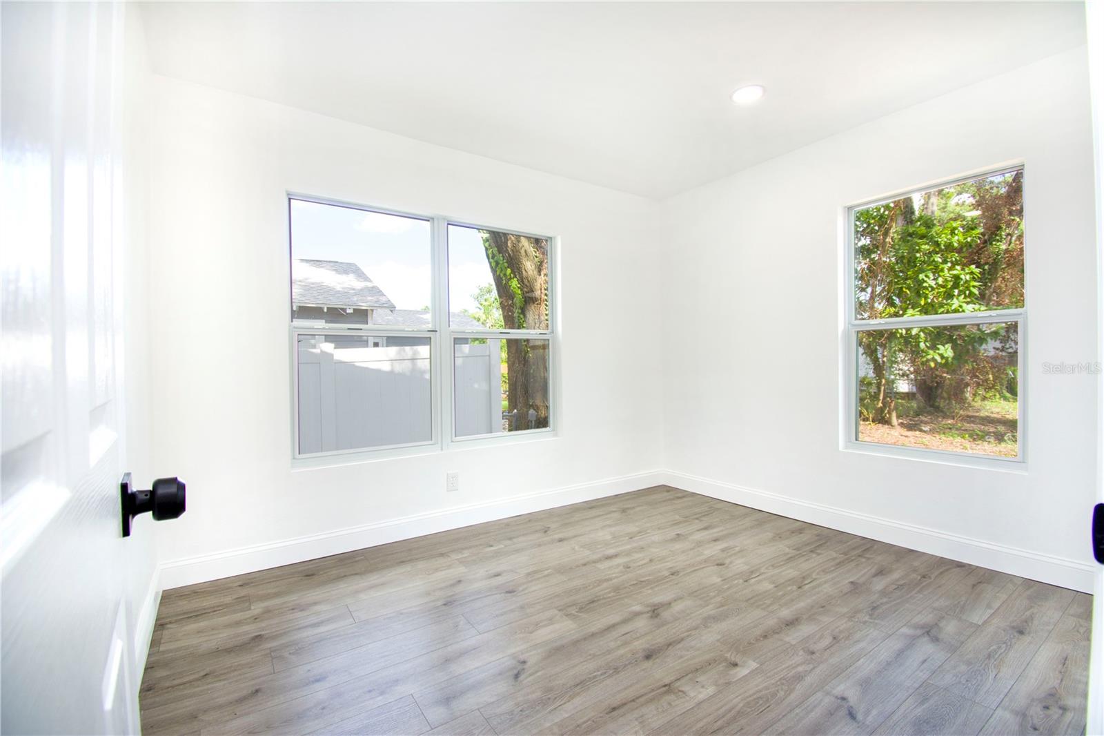 Image 14 of 16 For 1008 North Bay Street