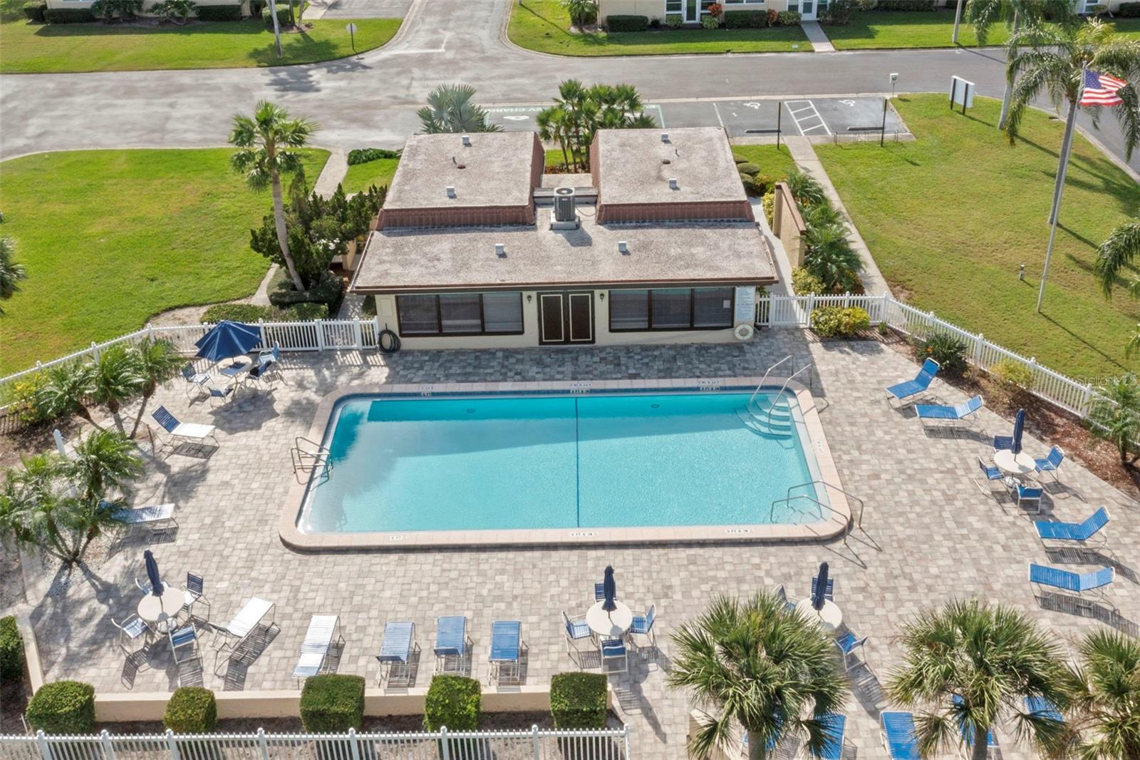 Image 33 of 39 For 1701 Pinehurst Road 10f