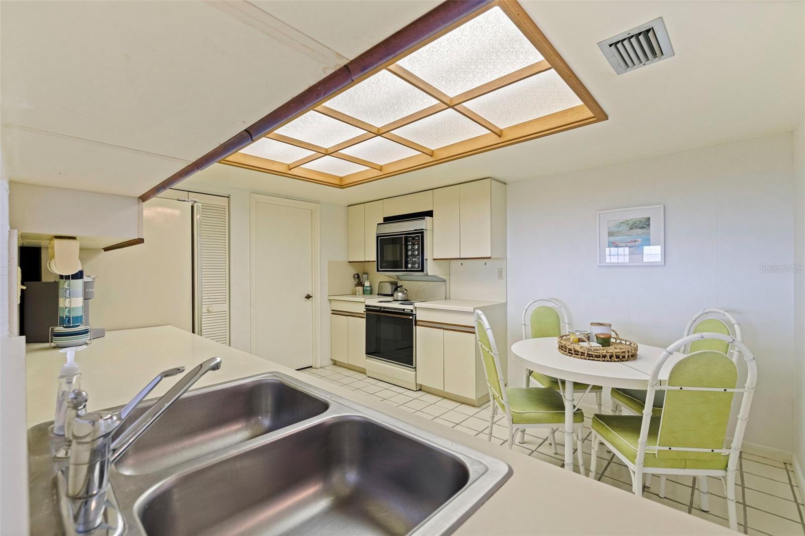 Image 11 of 48 For 5700 Escondida Boulevard S 303