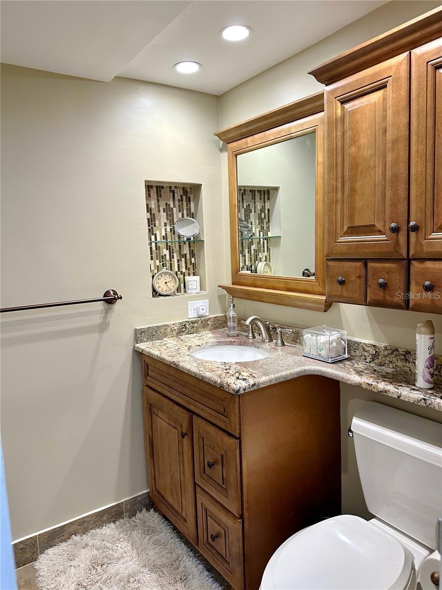 Image 20 of 60 For 660 Island Way 904