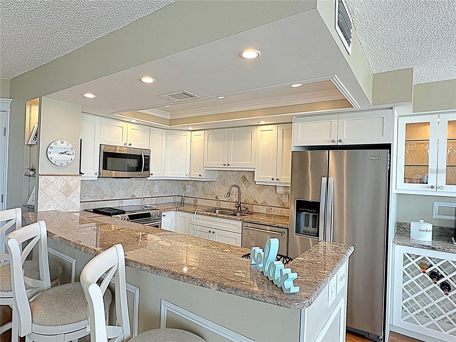 Image 3 of 60 For 660 Island Way 904