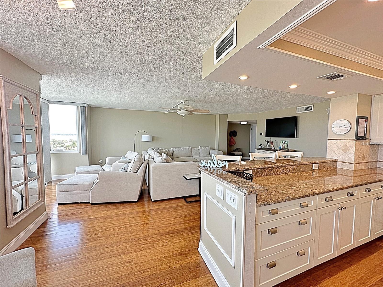 Image 4 of 60 For 660 Island Way 904
