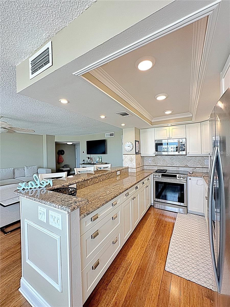 Image 5 of 60 For 660 Island Way 904