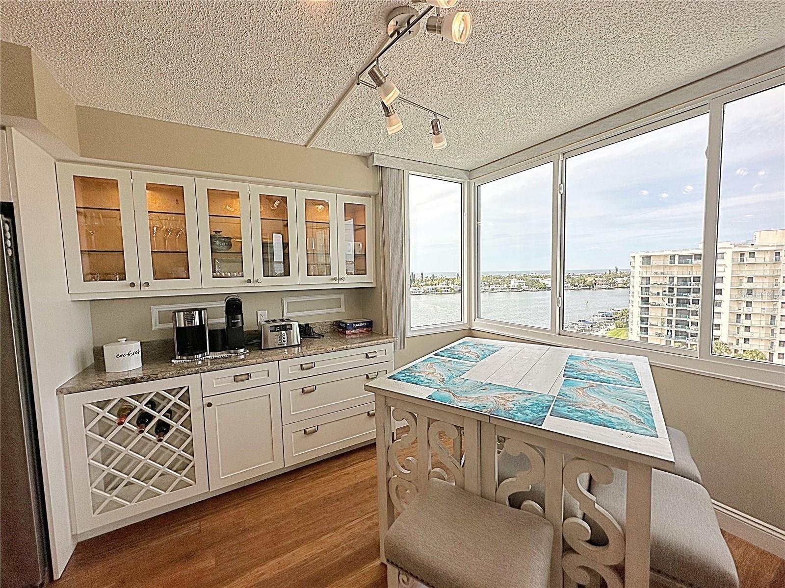 Image 6 of 60 For 660 Island Way 904