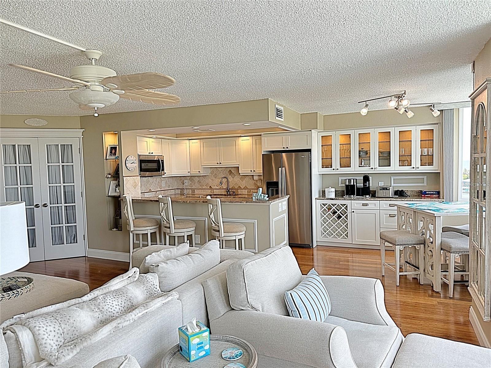 Image 7 of 60 For 660 Island Way 904