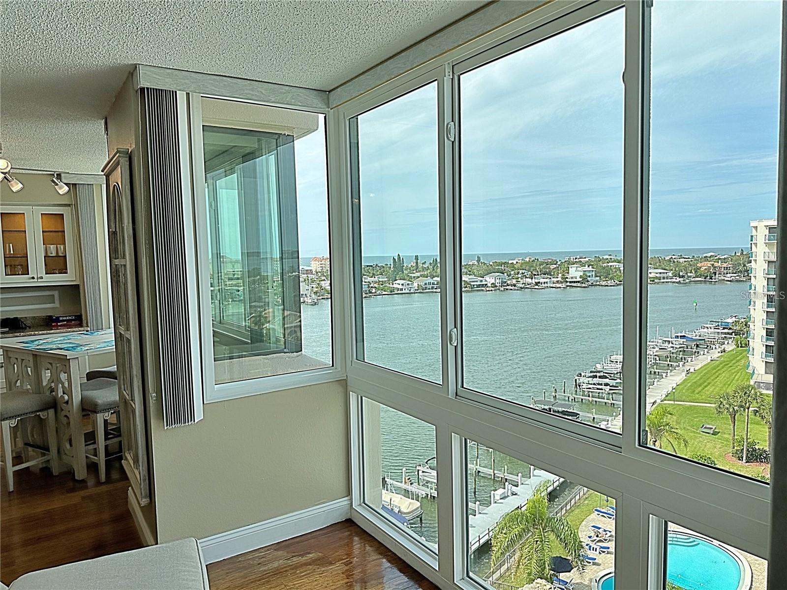 Image 8 of 60 For 660 Island Way 904