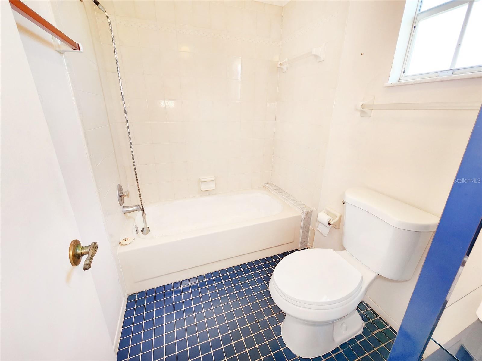 Image 15 of 60 For 13922 Raie Avenue