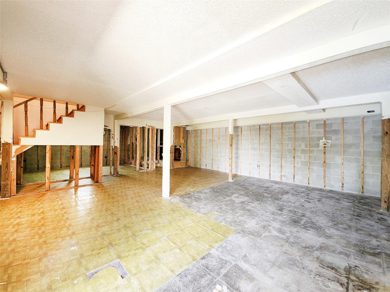 Image 32 of 60 For 13922 Raie Avenue