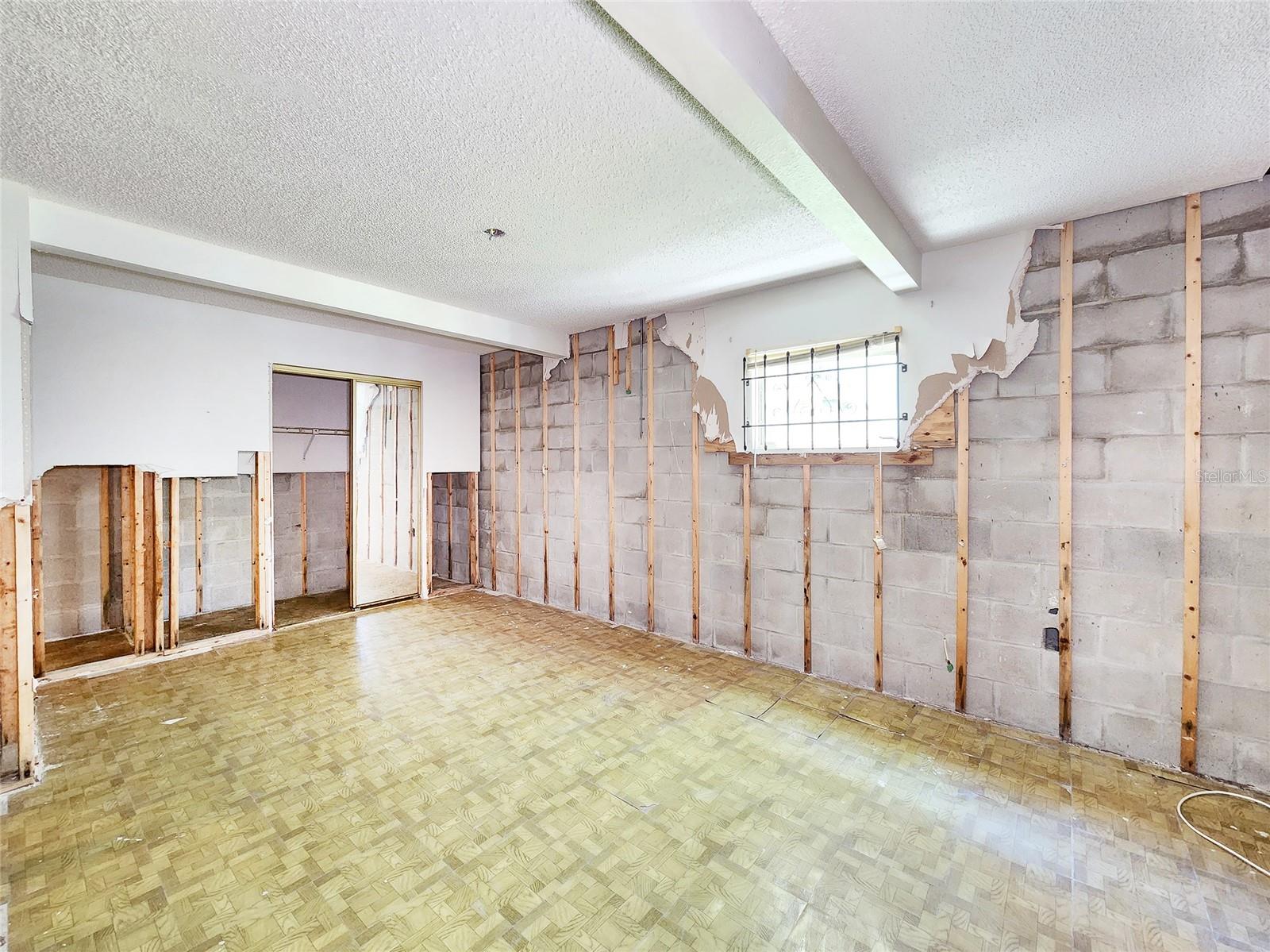 Image 33 of 60 For 13922 Raie Avenue