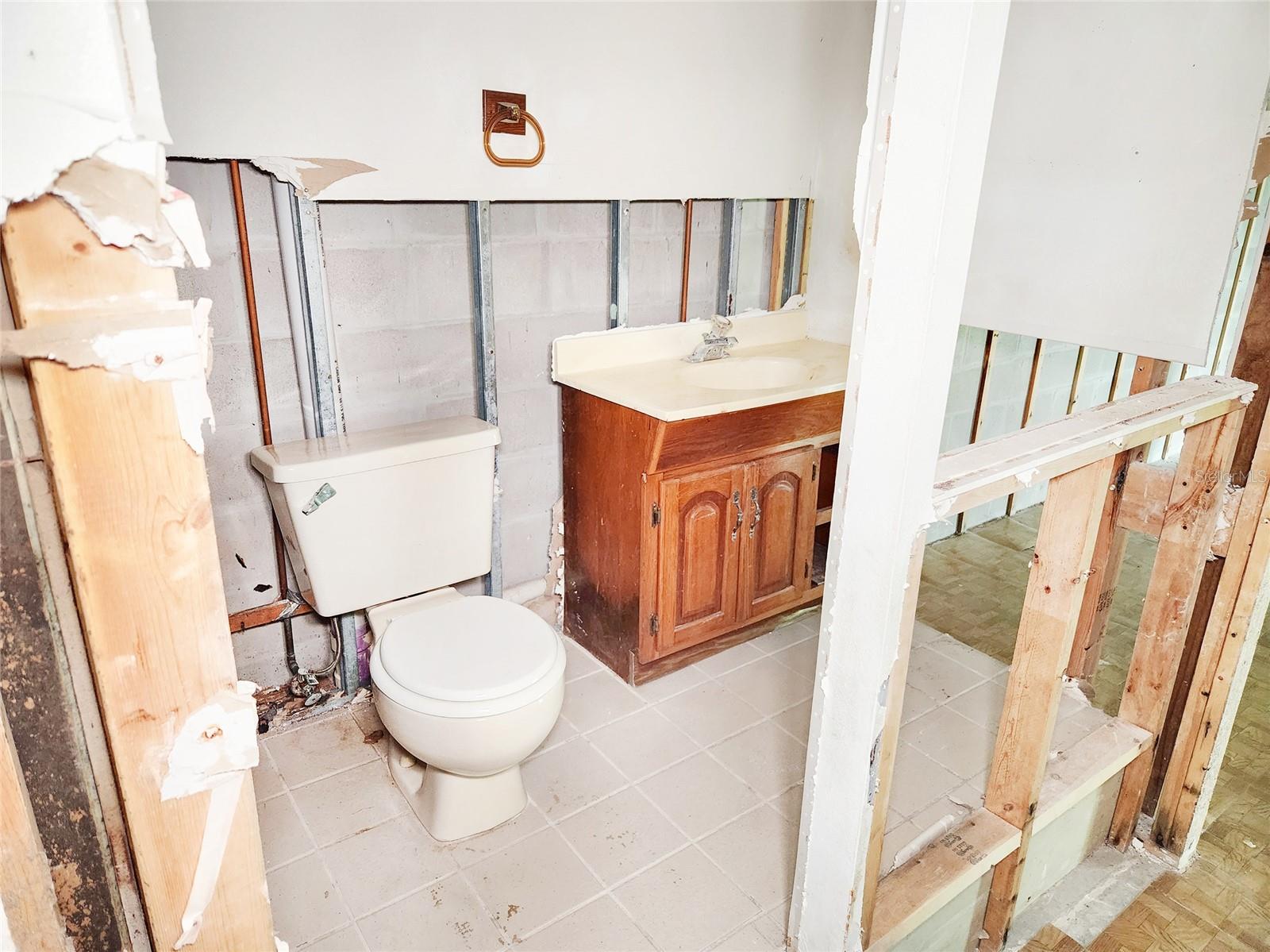 Image 35 of 60 For 13922 Raie Avenue