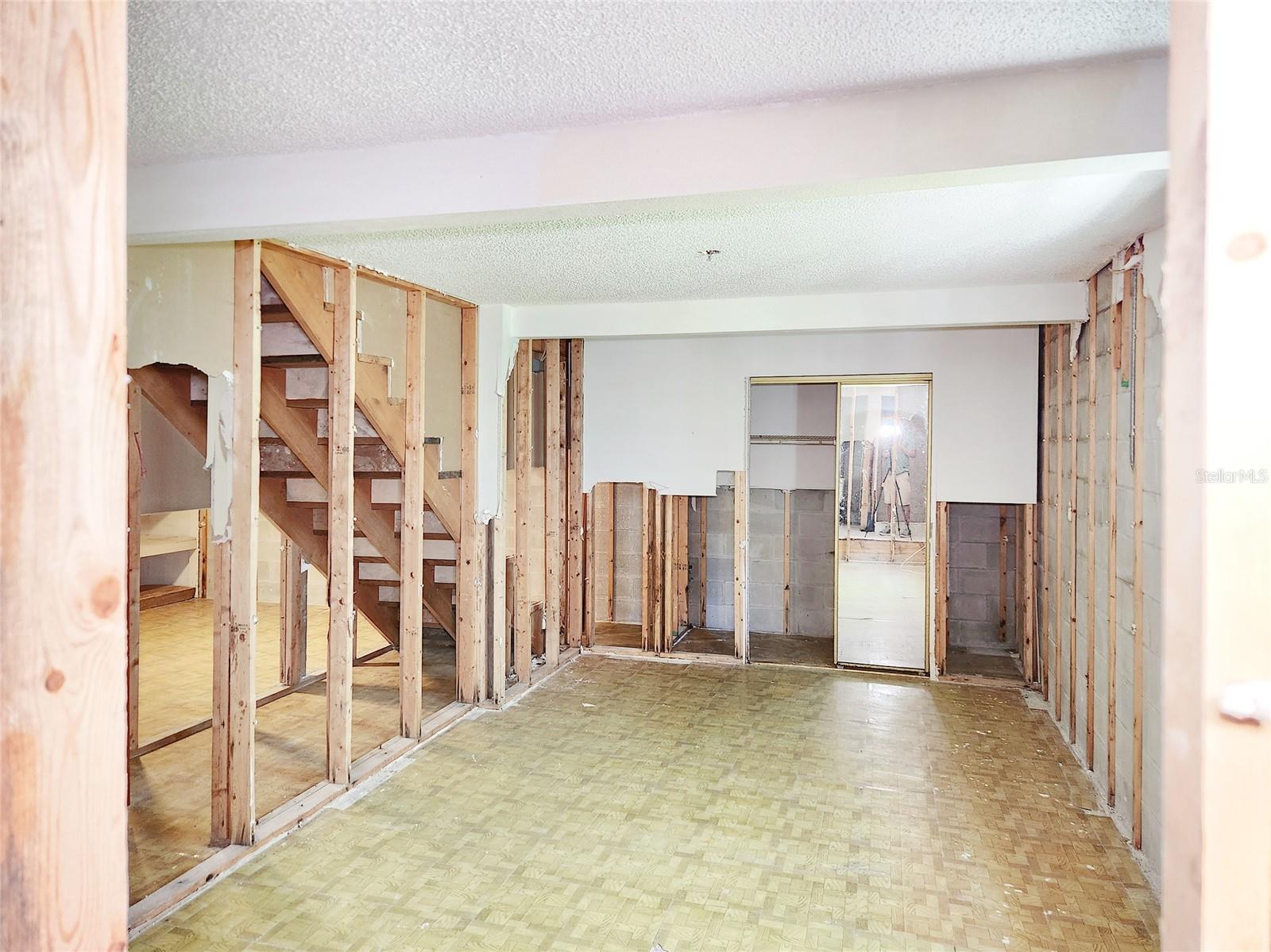 Image 36 of 60 For 13922 Raie Avenue