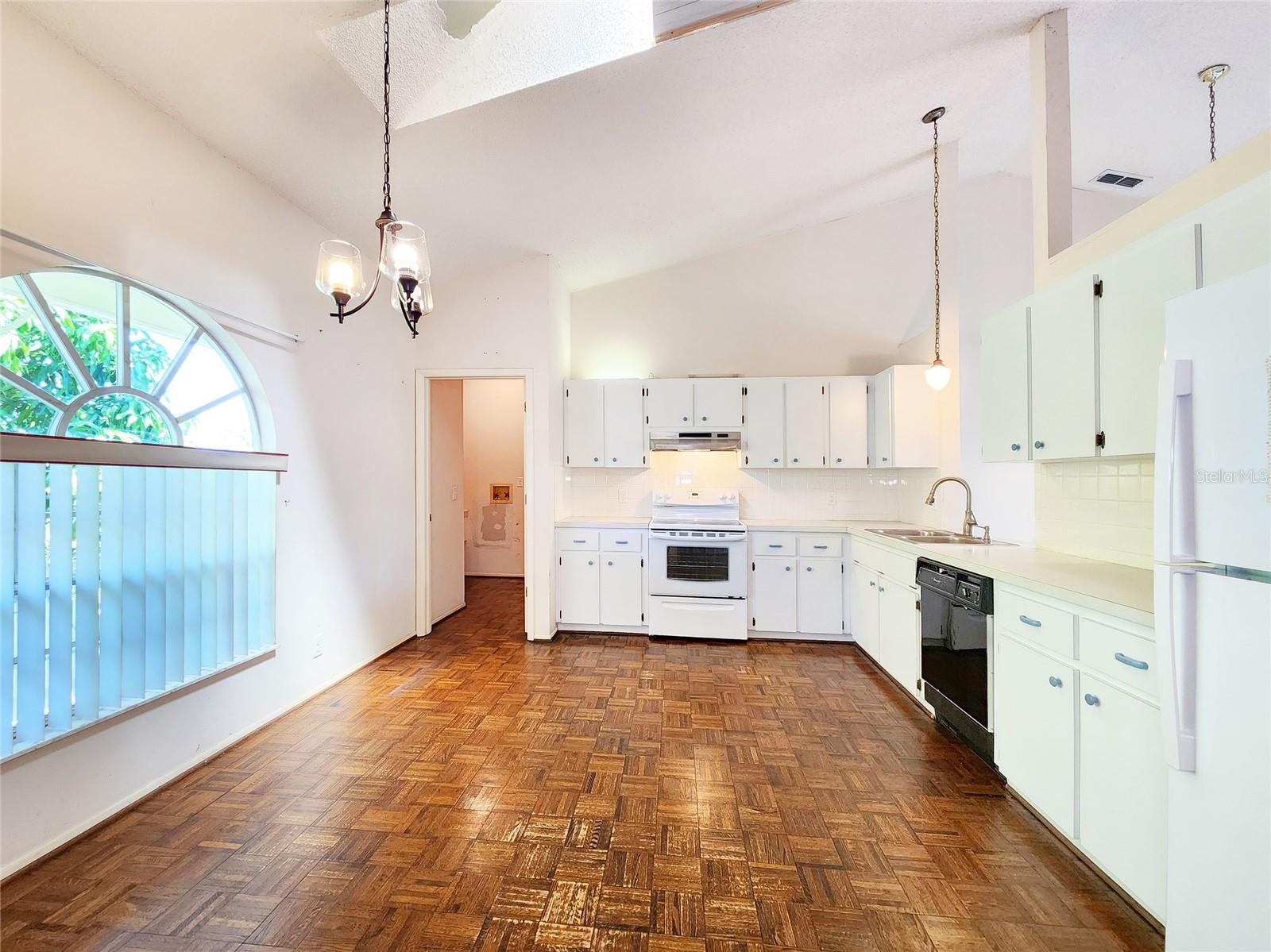 Image 8 of 60 For 13922 Raie Avenue