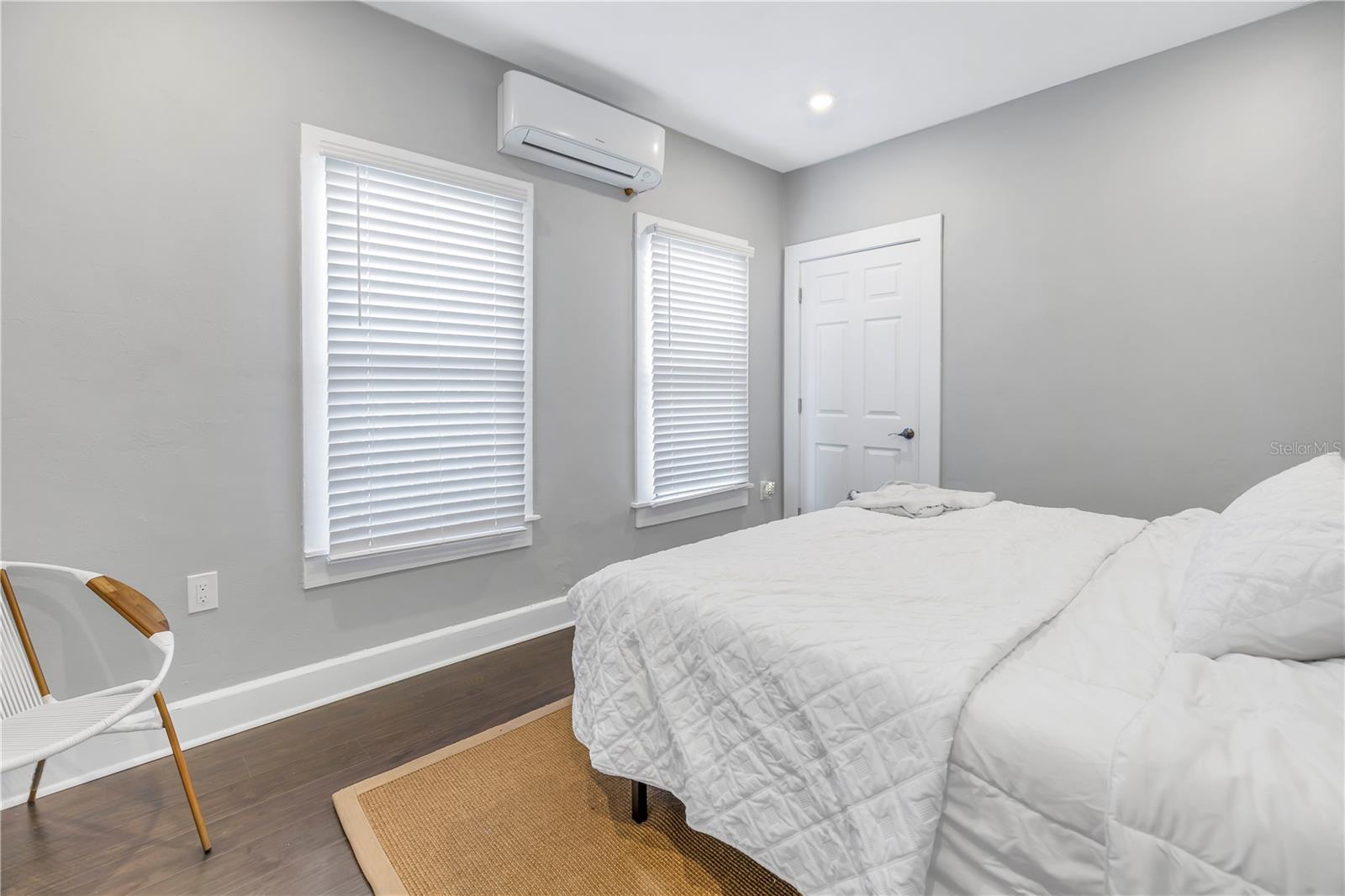 Image 37 of 45 For 861 28th Avenue N