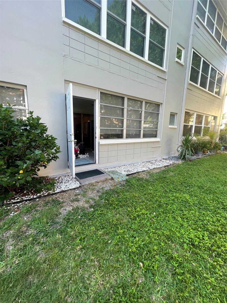 Image 14 of 17 For 211 Pasadena Avenue N 102
