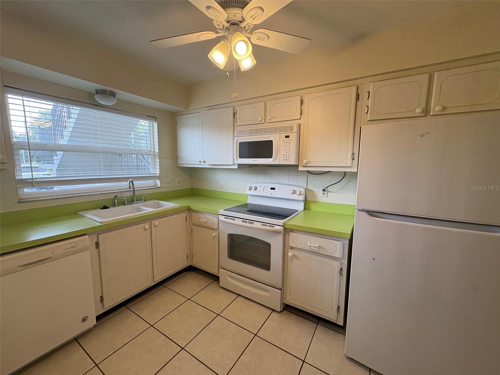 Image 8 of 17 For 211 Pasadena Avenue N 102