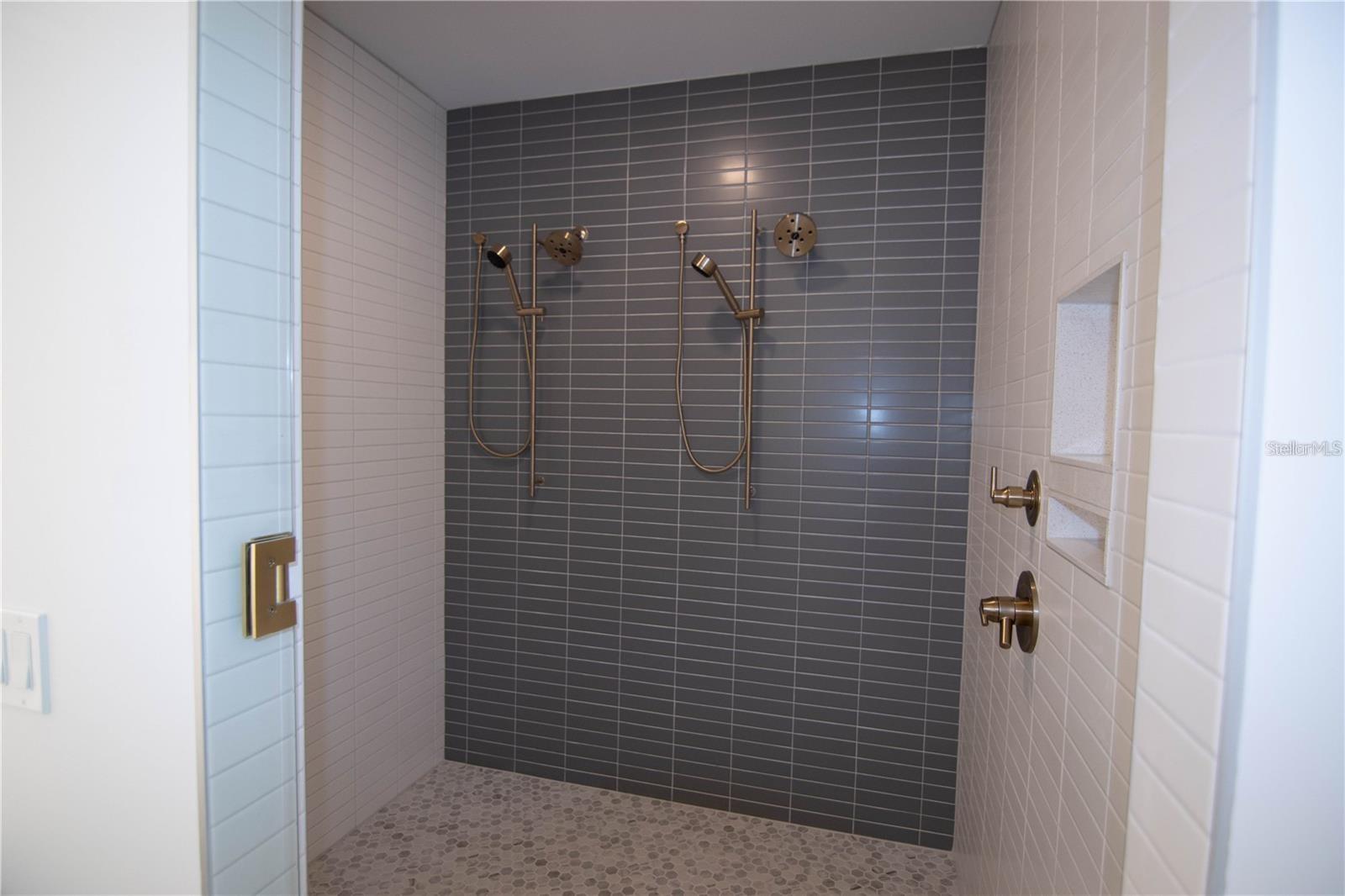 Image 13 of 34 For 777 3rd Avenue N 905