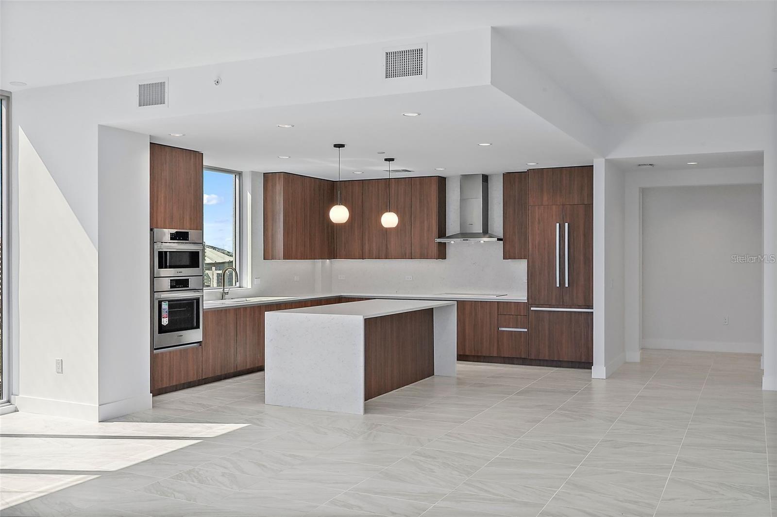 Image 6 of 34 For 777 3rd Avenue N 905