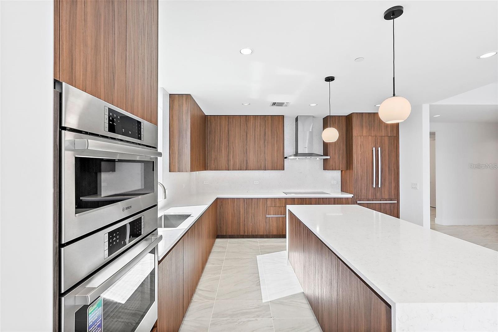 Image 7 of 34 For 777 3rd Avenue N 905