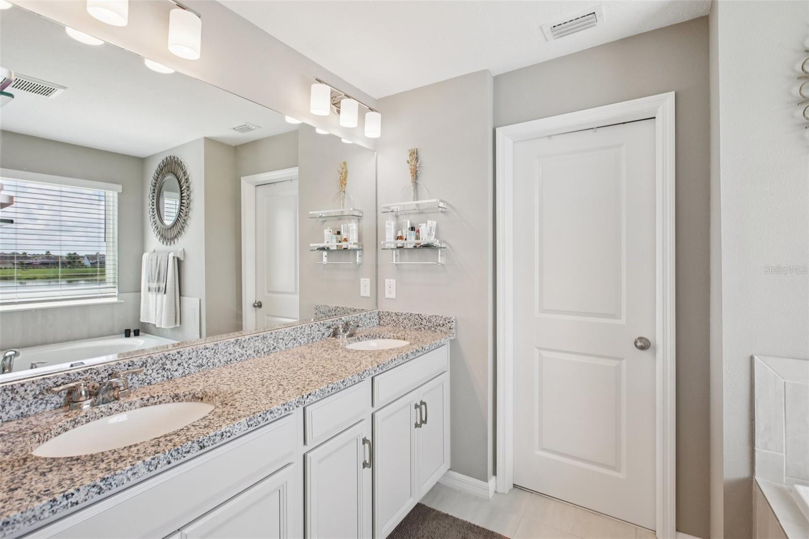Image 19 of 42 For 13607 Palmera Vista Drive