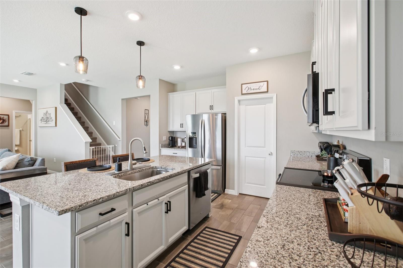 Image 6 of 42 For 13607 Palmera Vista Drive